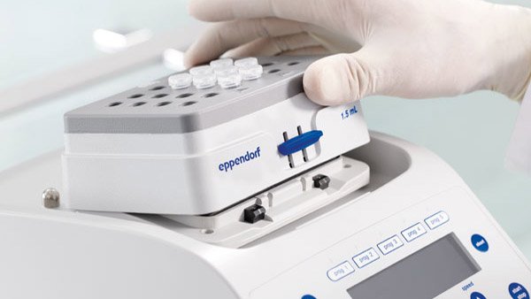 Labteamet_Annoyed-by-Uncomfortable-Mixing-in-the-Lab-1