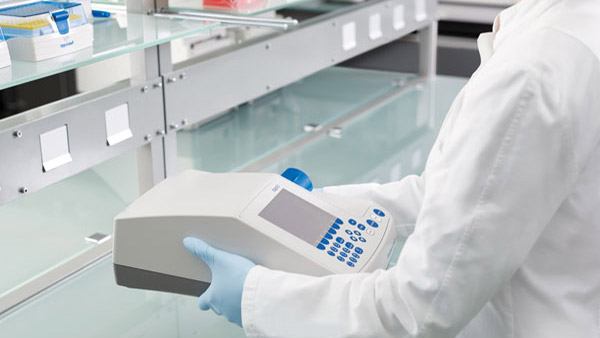 Labteamet_Annoyed-by-Uncomfortable-Mixing-in-the-Lab-2