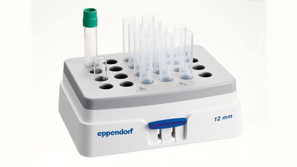 Labteamet_Annoyed-by-Uncomfortable-Mixing-in-the-Lab-4