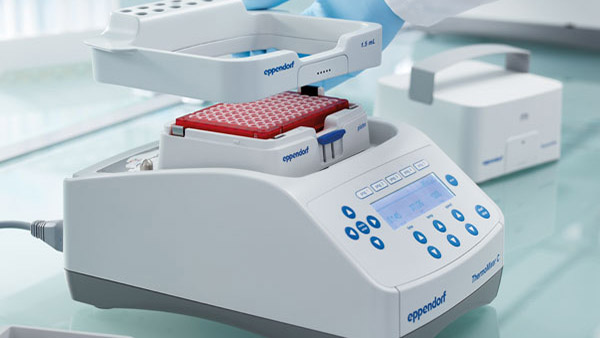 Labteamet_Annoyed-by-Uncomfortable-Mixing-in-the-Lab-5